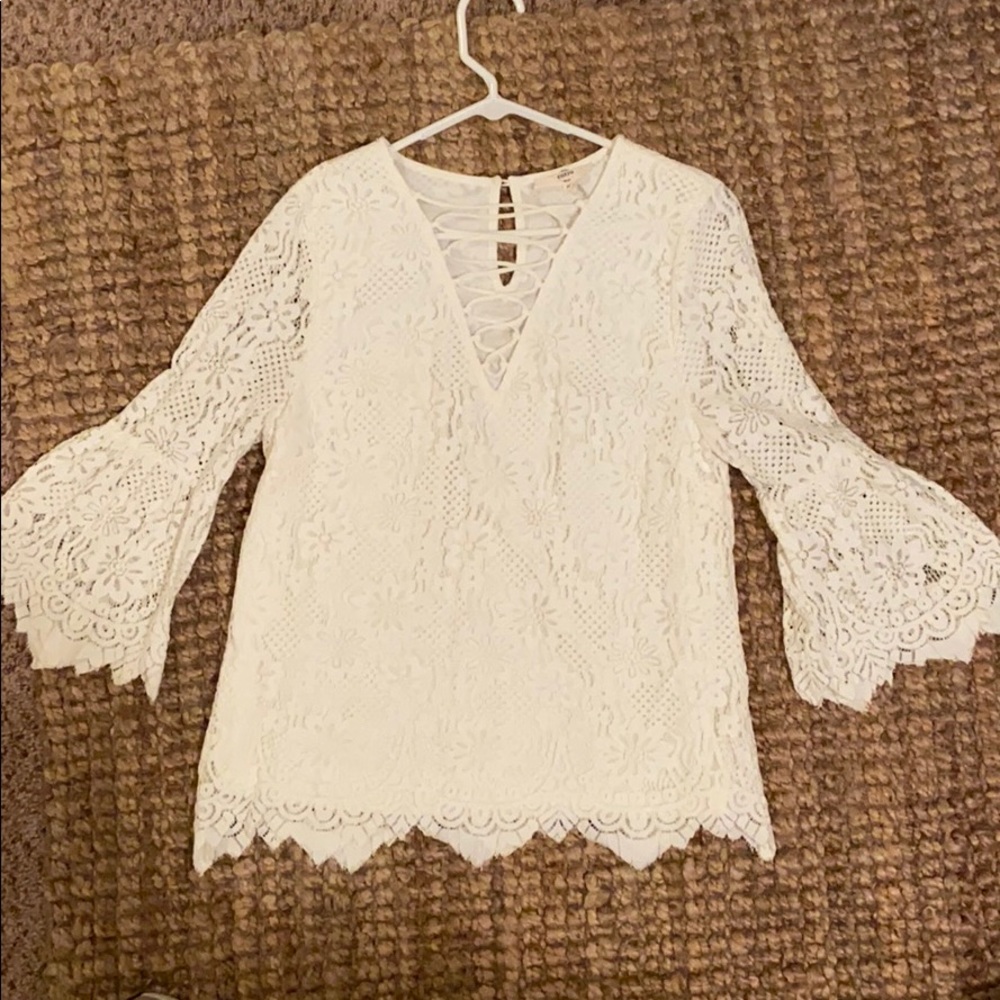 White Lace Top w Bell Sleeves Sz M